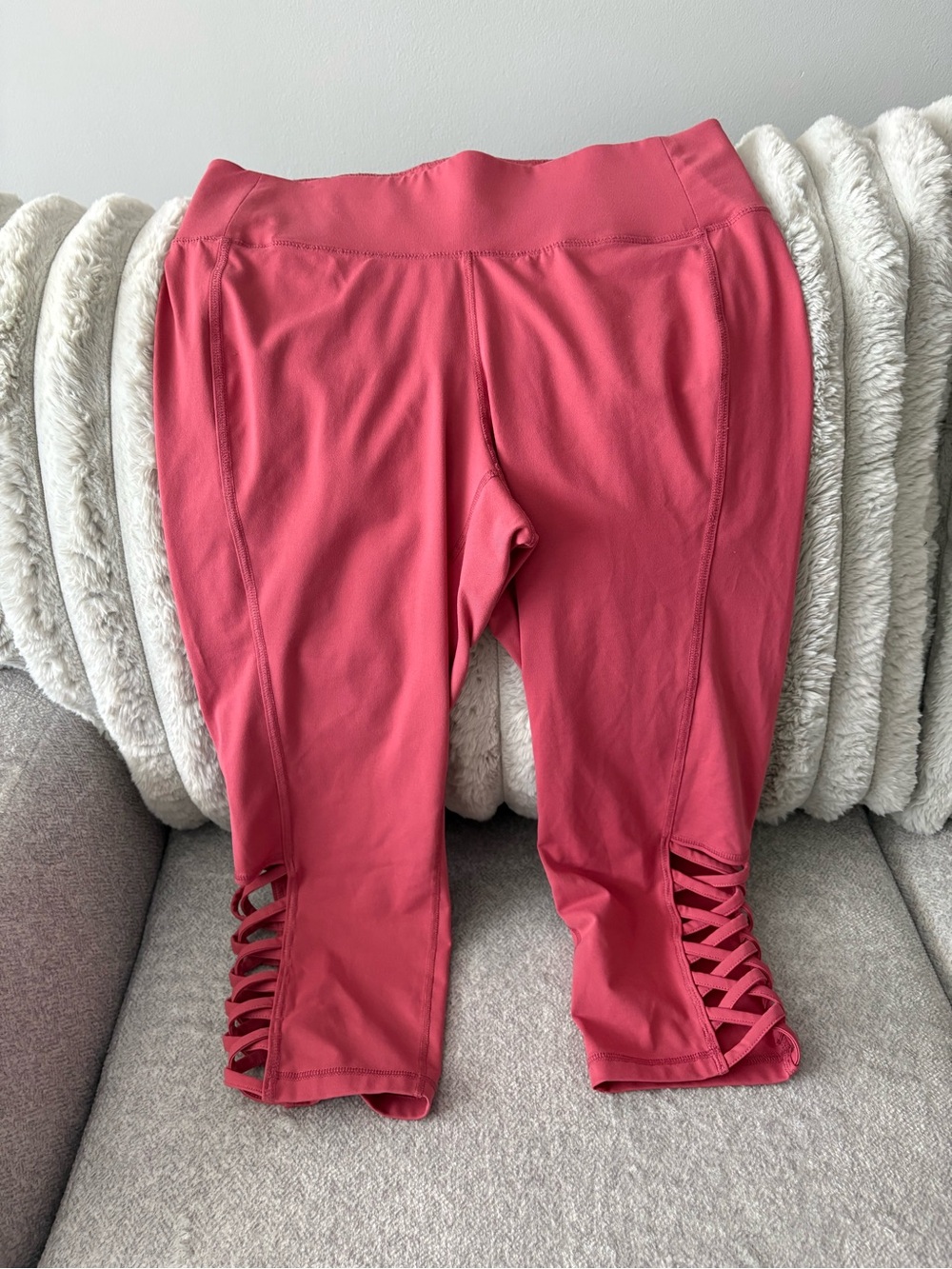 Livi Active Rose Pink Capri Leggings with Lattice Hem